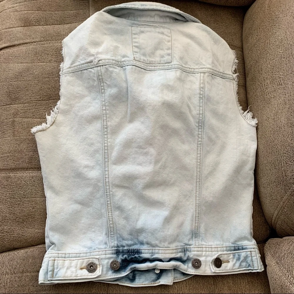 Mudd Juniors Bleached Sleeveless Jean Vest